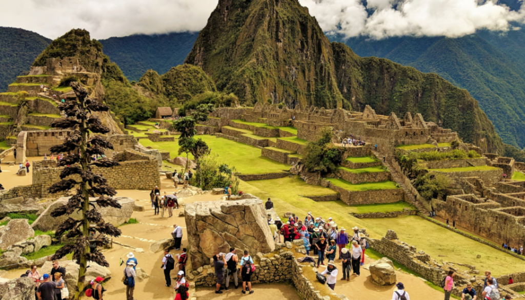 5Machu picchu friends